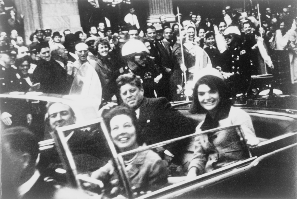 Infamous Crimes - The Assassination of John F. Kennedy - Saul Roth